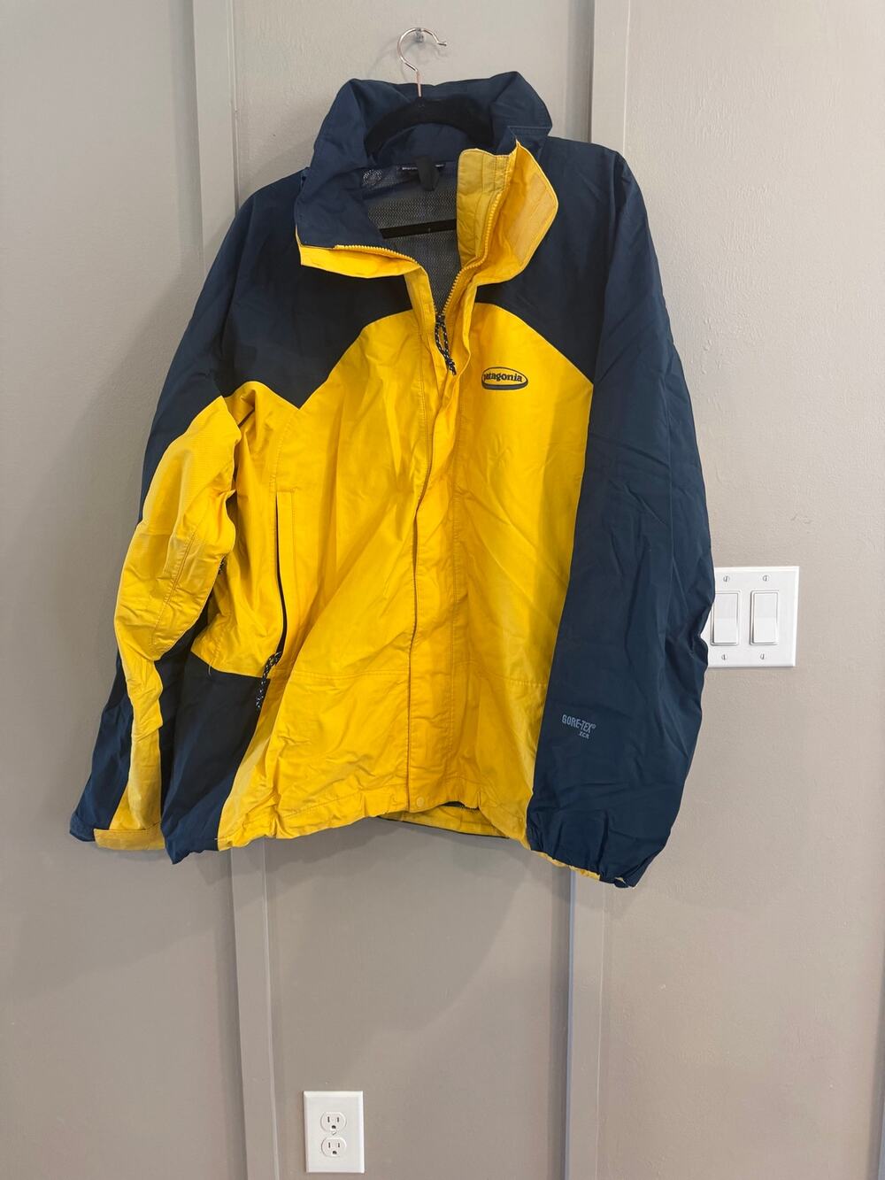 Patagonia Gore-Tex XC R soft shell jacket with hood Yellow Blue mens SZ XL